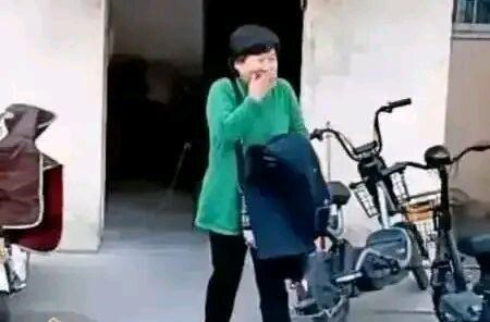 |老杜及杜粉去姚威单位，被闫所长撵了出去，为正义的闫所长点赞