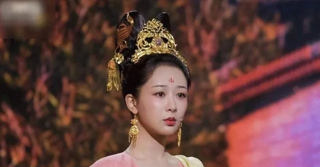 何妍|杨紫又演“亡国公主”，虐点十足还是千古迷案，又要哭到眼睛疼了