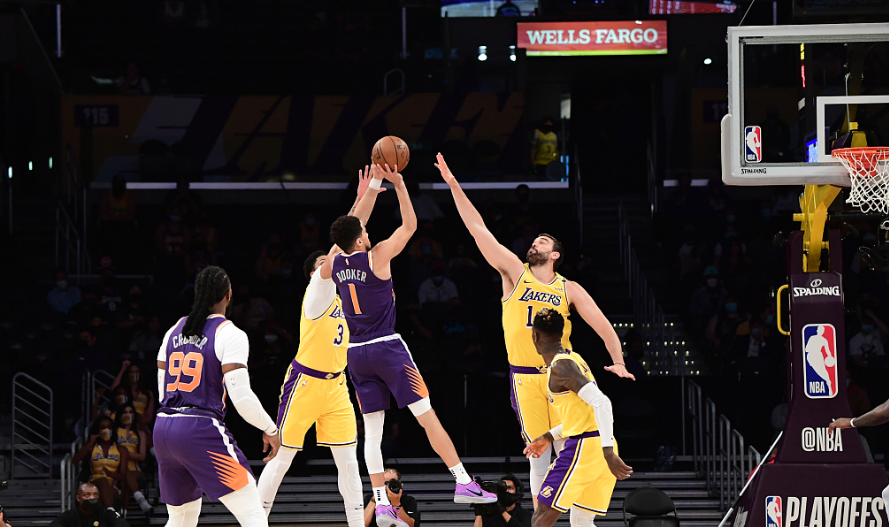 湖人队|结束了！湖人2-4太阳，布克狂轰47分，詹姆斯空砍29+9+7