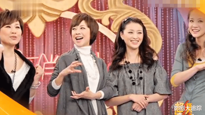 张卫健|张卫健夫妇和好友聚餐，饭桌上张茜抽烟扣鼻屎不断，粉丝：很真实