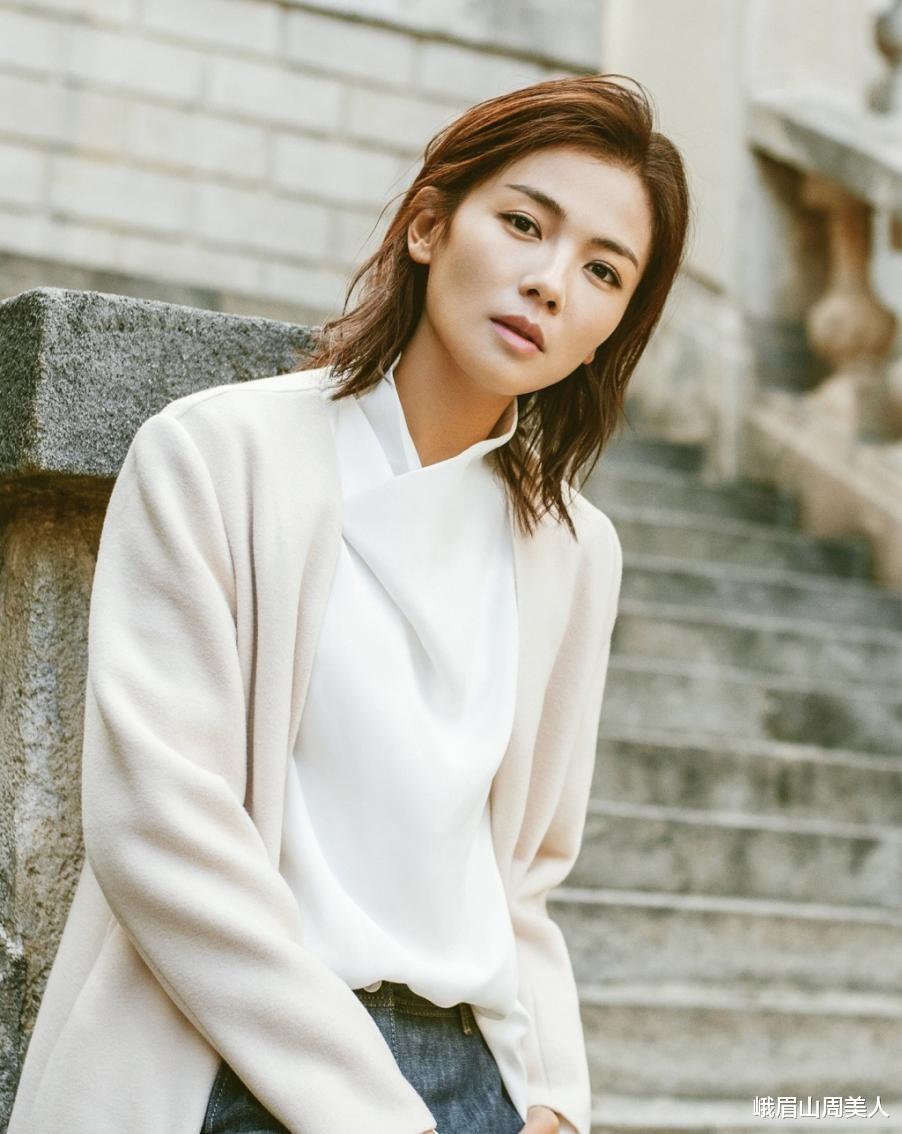 发型|女人过了50岁尽量别留长发、烫卷发!推荐这3款发型,太减龄