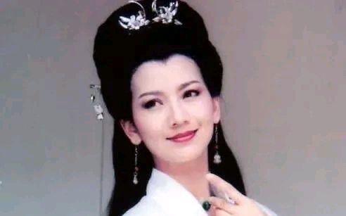 赵雅芝|三年前和70岁老人同款像奶奶孙女，今一组生图暴露赵雅芝真实状态