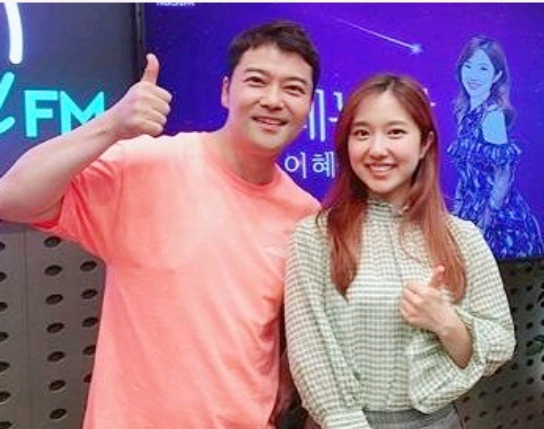 全炫茂|《我独自生活》全炫茂大腿敏感，女友和别的男人亲密自拍要嫉妒了