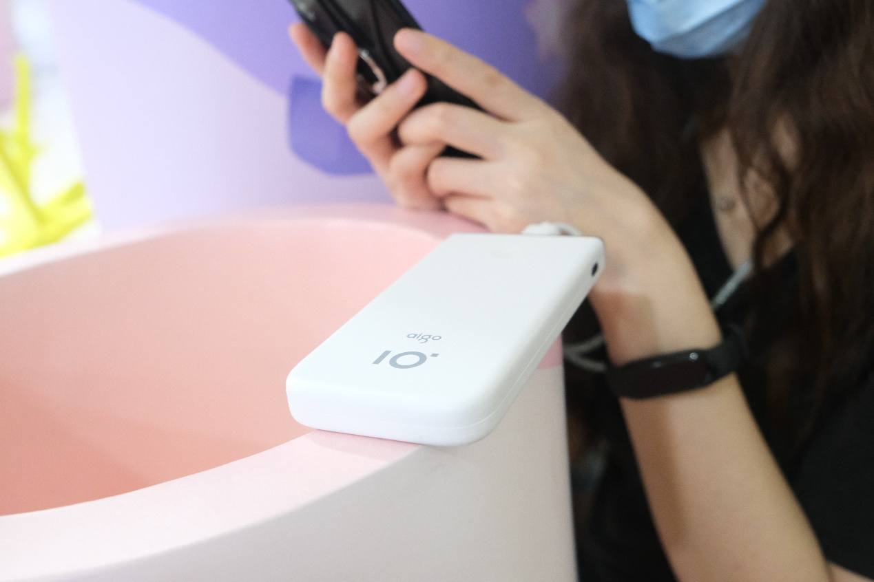 充电宝|女生都是颜值党!像aigo国民好物充电宝就合女友的审美