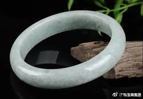 邮票|天然冰种飘花翡翠手镯只要866？假一赔四也不能信！