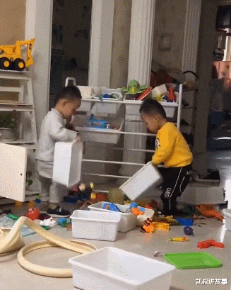 凯叔讲故事|一胎要钱，二胎要命，三胎包治百病。