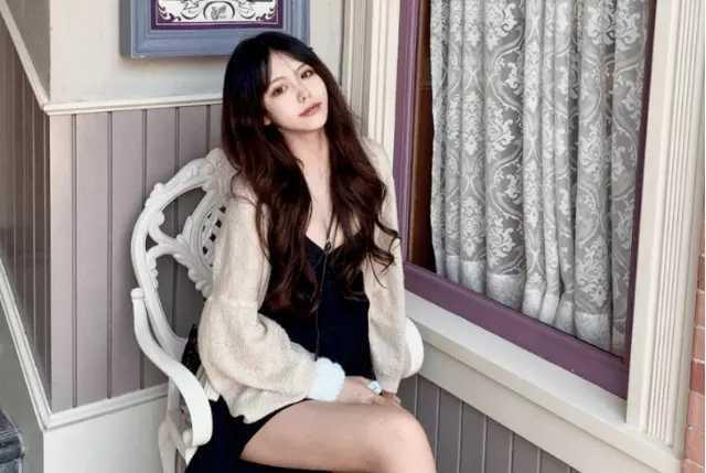 周星驰|坐不住了？周星驰终于4字回应与17岁港姐暧昧关系