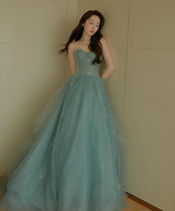 蒋梦婕|曾火得让杨幂为其做配，后逐渐沦为十八线，仅靠身材再度圈粉