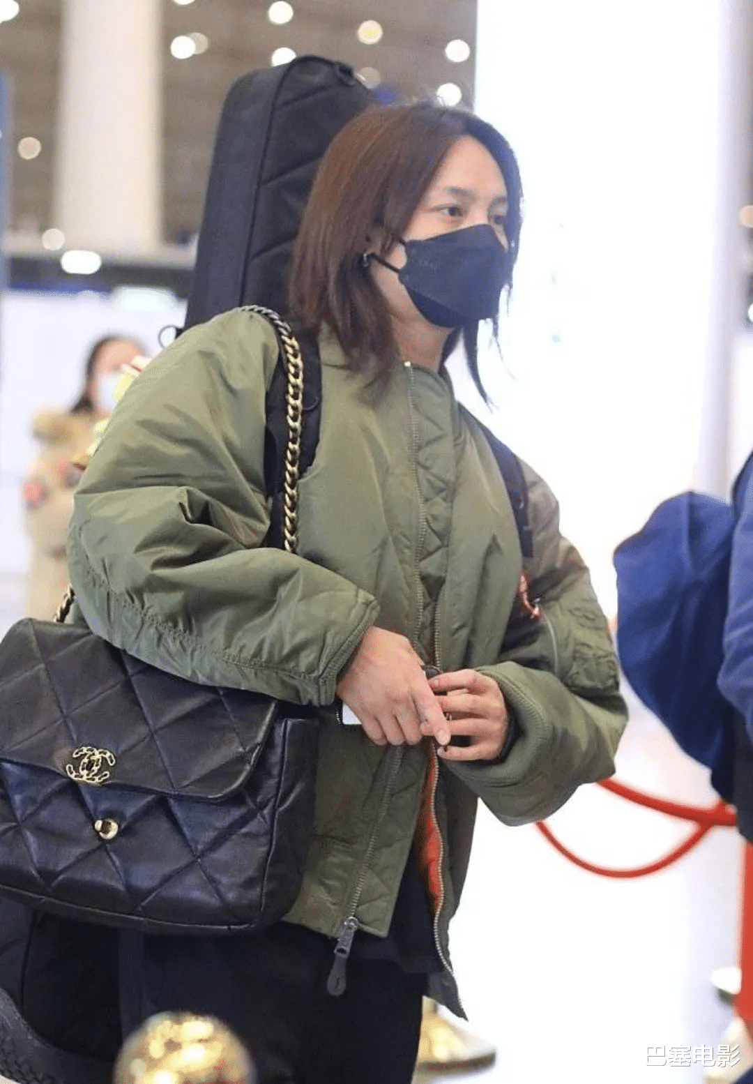 街拍|明星街拍丑态百出：尹正像大妈，陈志朋乡土风，吴宣仪一言难尽