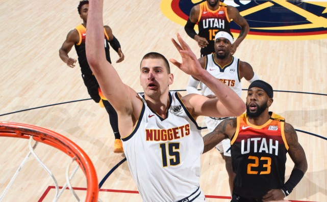 约基奇|47+11+5！约基奇刷爆七大纪录，吊打2亿中锋终结爵士11连胜