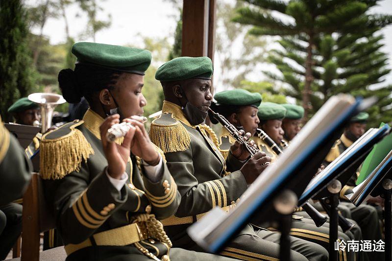 瑞典|公司准备派人去非洲卢旺达工作，该不该去？年薪40万的机会不多！