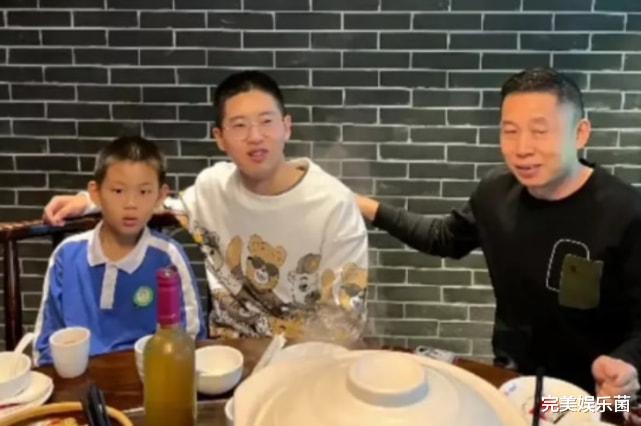 撞脸|血缘太神奇！孙卓撞脸堂哥，相约一起看冬奥会，偶像都是范可新