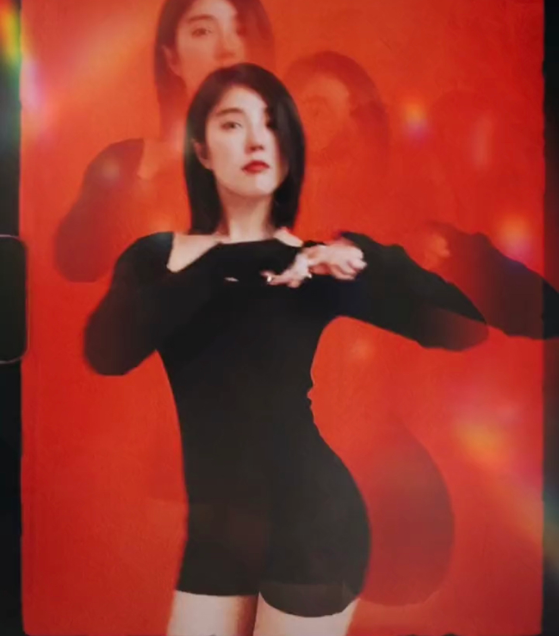 赵奕欢|赵奕欢穿一身黑热舞，又翻白眼又吐舌头：当年“校花”哪去了？