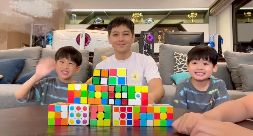 林志颖|林志颖与三个儿子玩乐，kimi罕露脸长相成熟，家中客厅曝光超宽敞