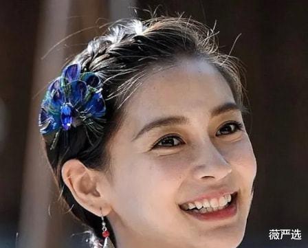 |有种“尴尬”叫女星卡粉，在特写镜头下，妆容浮粉卡粉一言难尽