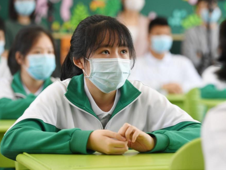 发型|初中生发型有“新标准”,男生尚可接受,女生有点一言难尽