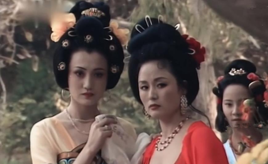 发型|观众苦披头散发久矣,现在的造型师不会梳头吗?发髻真的吊打散发