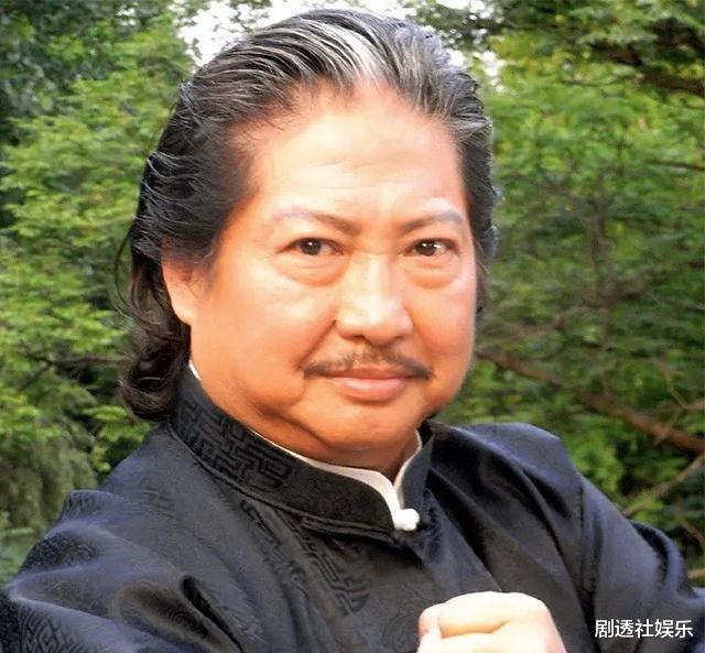 郑爽|69岁洪金宝大病后复出拍戏，身形消瘦明显，妻子高丽虹寸步不离