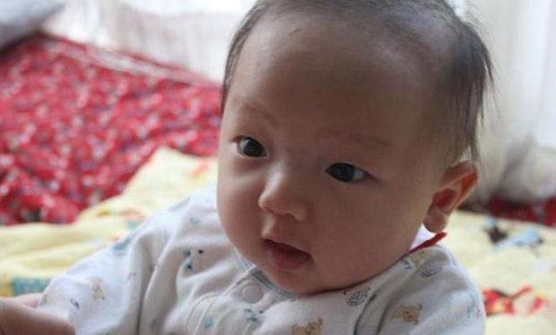 教闲育聊 大人对着婴儿“唠叨”，娃虽不回应也有“意外收获”，别再沉默了