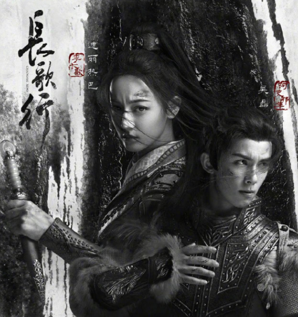 迪丽热巴|迪丽热巴直播时频繁遮肚子，当她把手拿开那一刻，是我眼花了？