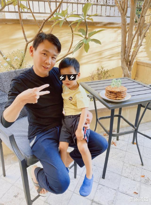 陶喆|陶喆庆祝结婚7周年，晒出一家三口的背影直呼很幸福，精心给老婆制造惊喜