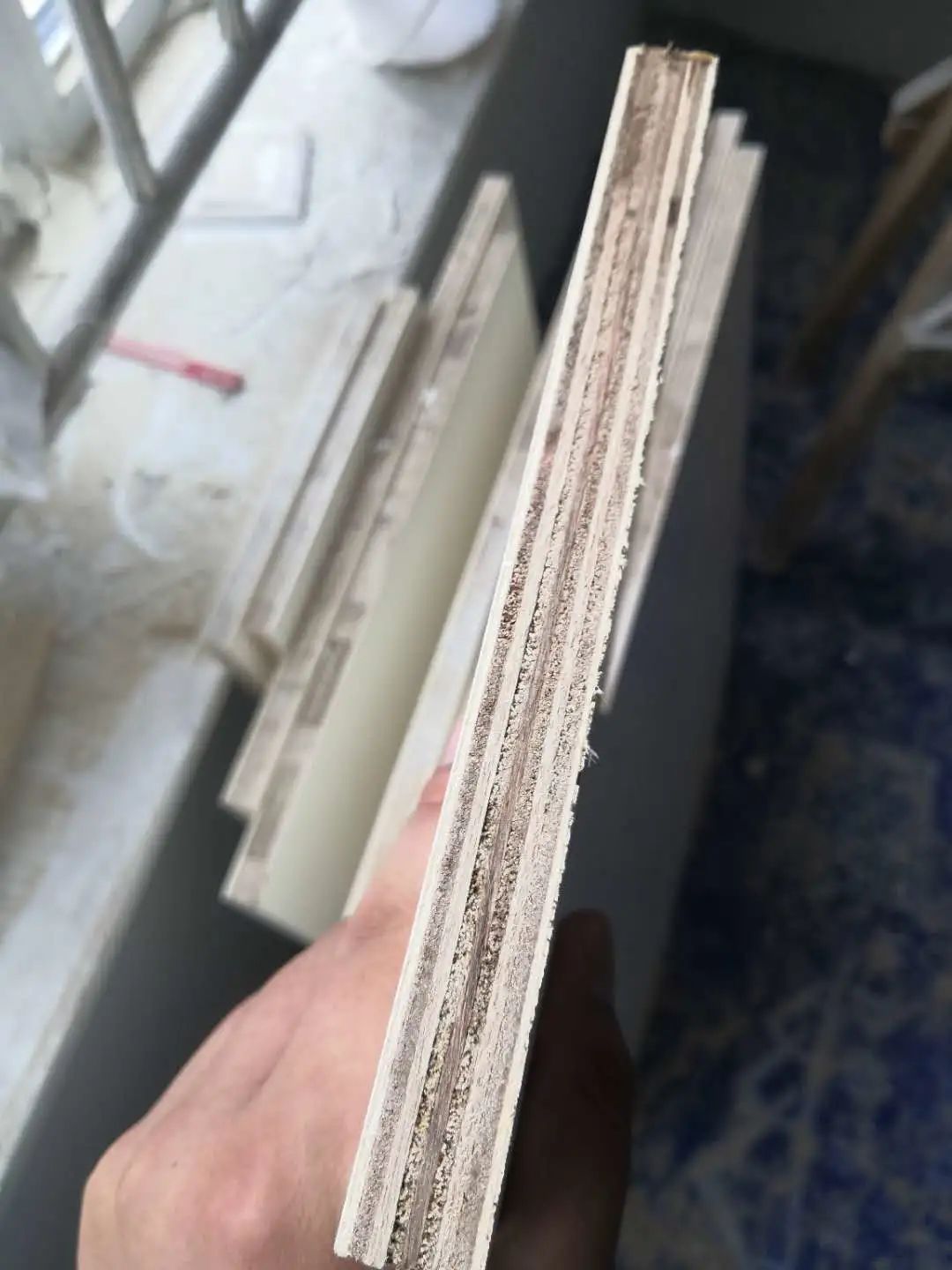 定制衣柜用什么板材好？5大板材优缺点这样一对比，一目了然！