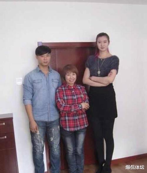 王金宝|1米97中国篮球女神，和1米83农村小伙结婚，公婆为她直接拆门