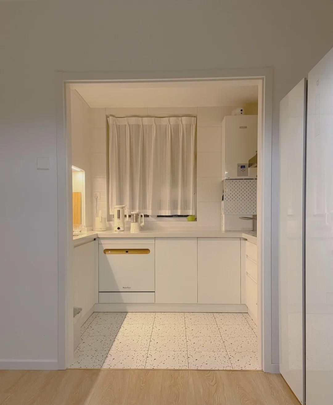 看完这几个技巧,解救喜欢开放式厨房又担心油烟的你