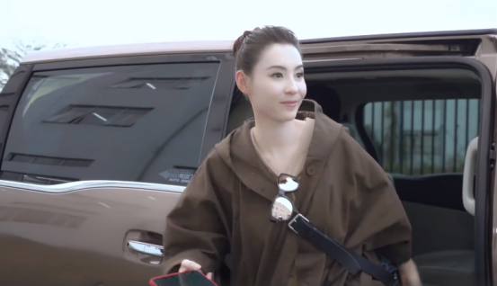 张柏芝|《浪姐》开播24小时，40岁张柏芝刷爆热搜：@谢霆锋，你后悔了吗？