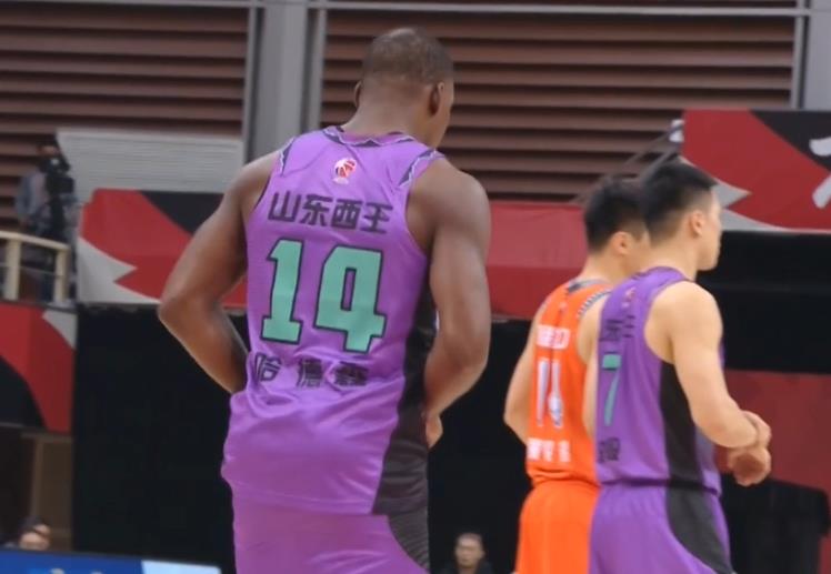 山東男籃|單節轟33分！山東打瘋了，本土奇兵9投8中砍19分，正負值+14