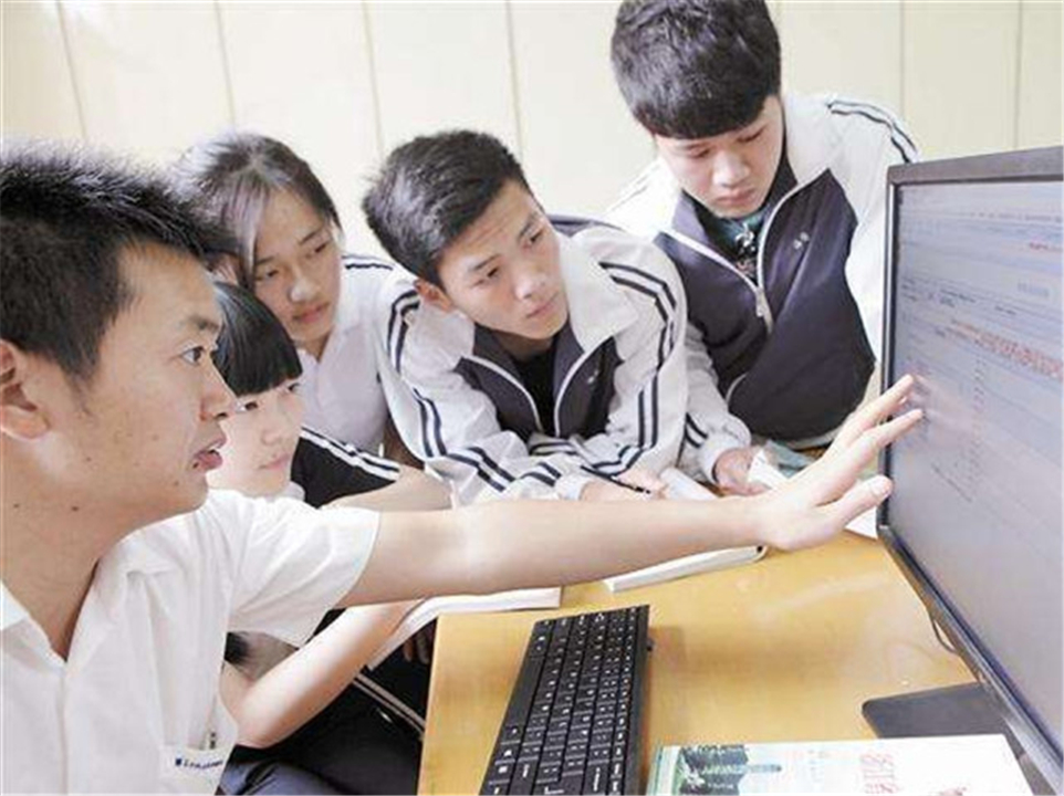 大学|女生高考后给自己估分，平时的二本线掉到大专线，一番话触动人心