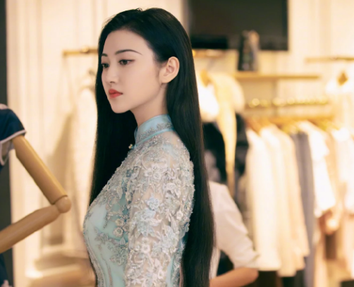 赵丽颖|公认最受欢迎女明星：贾玲垫底，赵丽颖第6，榜首是浓颜系的她