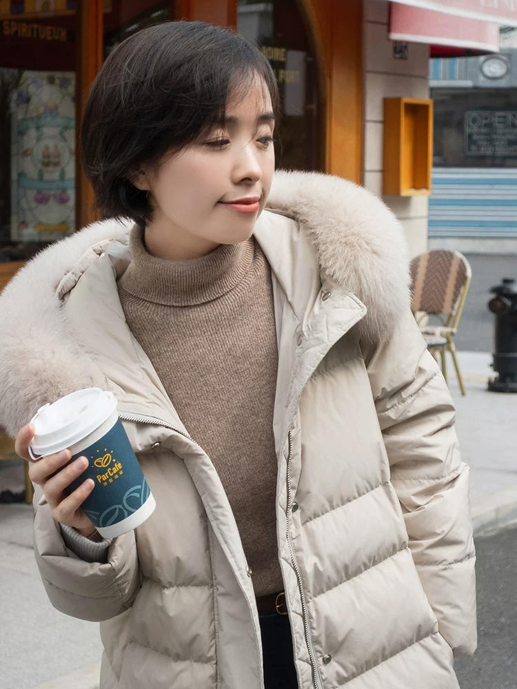 何有强 冬天想把羽绒服穿出时尚感，选择“4款”就够了，保暖又有女人味