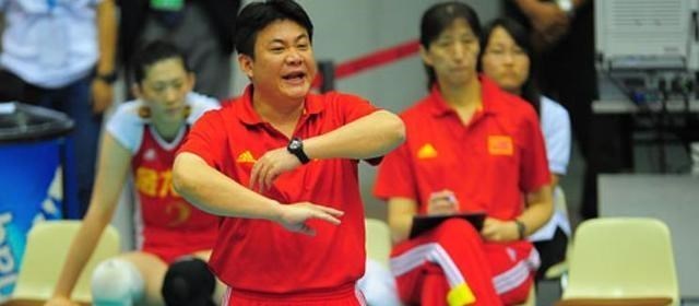 雪落无尘谈|走人？女排4任主帅都因同一个理由辞职，郎平难例外！他太幸福了