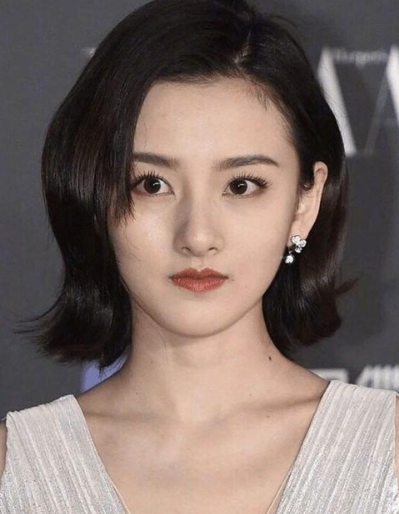 宋祖儿|有种“发育过猛”叫宋祖儿，综艺上穿旗袍，这22岁身材认真的吗？