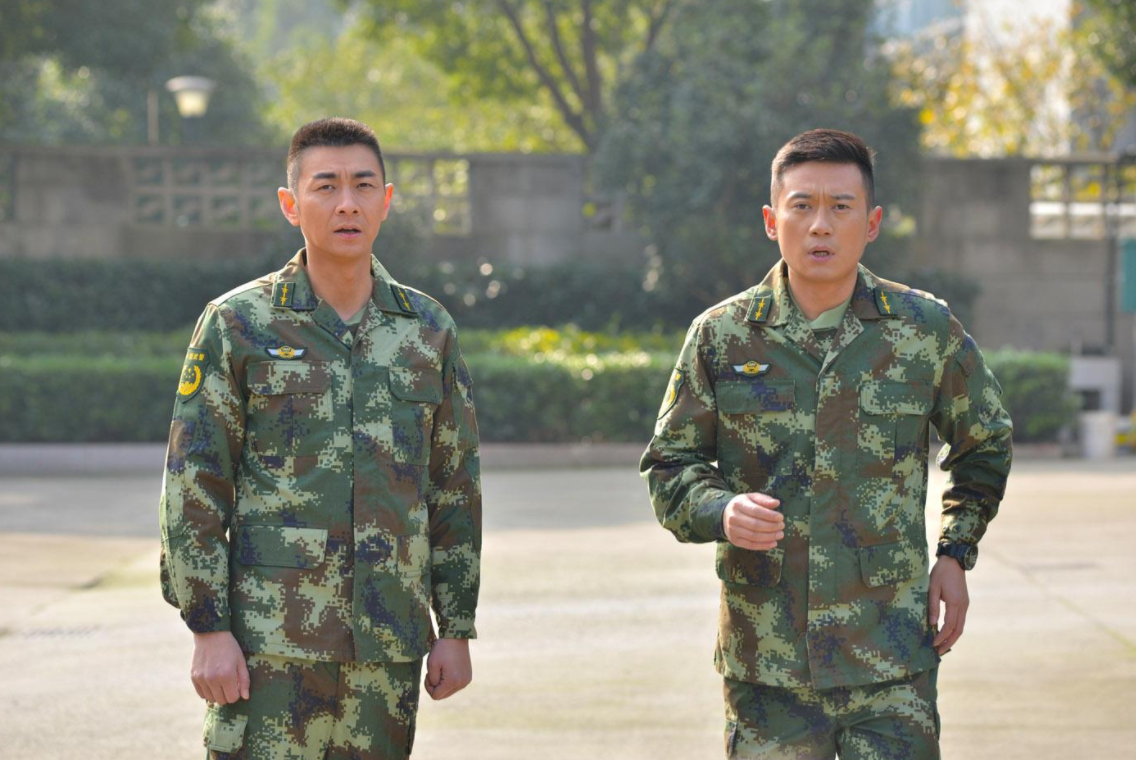 奶果的妈咪 刘晓洁“军嫂”气质突出，与他从“父女”变夫妻，孩子11岁才曝光