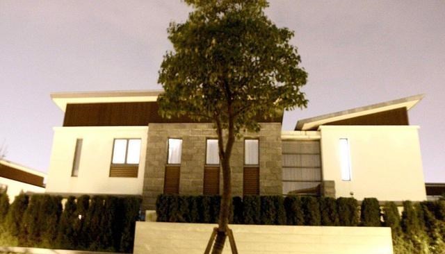 浓烈难咽下|被除名后,赵薇的海外奢华世界曝光,普通人根本想象不到