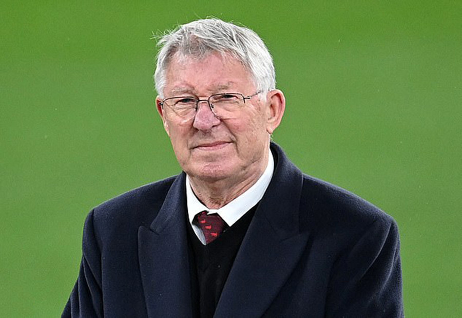 刘华体会讲体育课|弗爵现身曼联训练基地原因曝光!试穿西装没见索帅,若换帅不过问