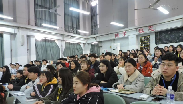 家有二宝育儿|黑龙江嚣张查寝走红,张美玉用行动将“学历歧视”推上风口浪尖