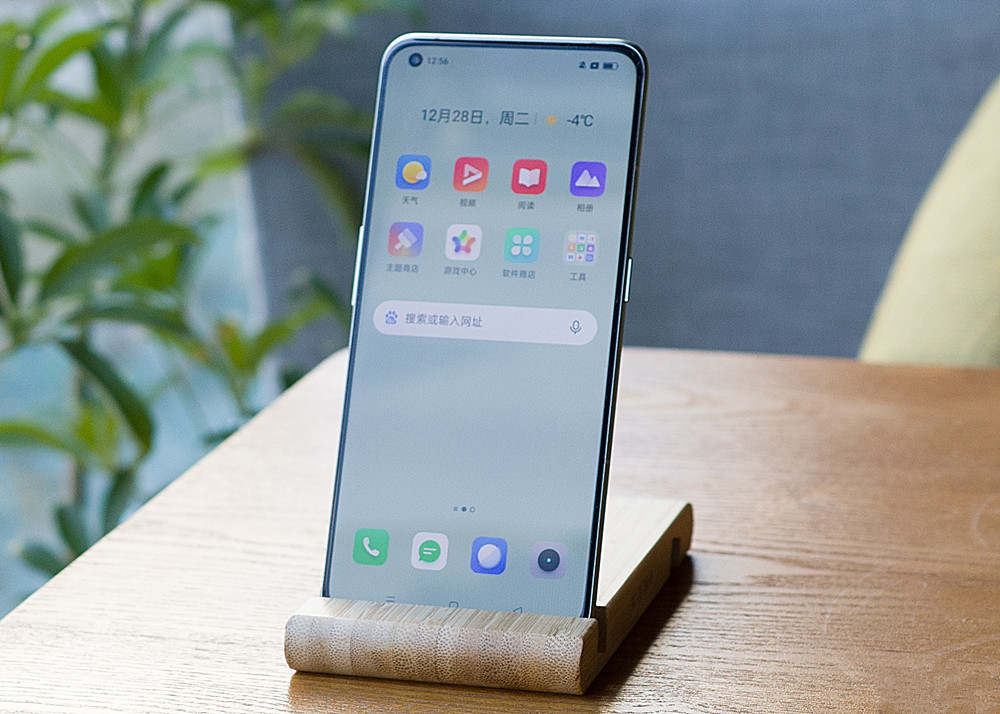 小米科技|小米12Pro与真我GT2 Pro旗舰对决：3处硬件配置告诉你差距在哪？