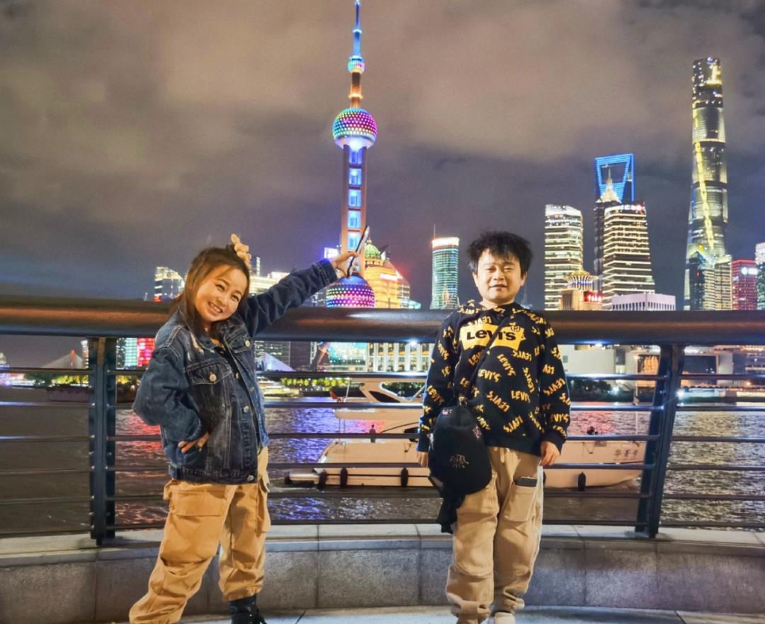 张伸|娱乐圈袖珍演员，1.24米的朱洁不敢生孩子，1.24米的刘永奇当老板