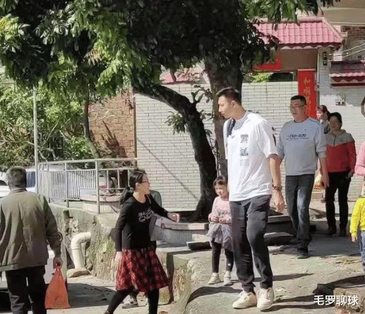 广东男篮|MVP易建联新年第1次亮相，老家4层豪宅揭晓，广东争冠有3大计划