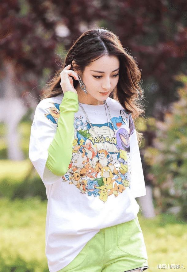 峨眉山周美人|别只会穿中性风了！今夏流行“运动风”，时髦舒适，关键还显瘦