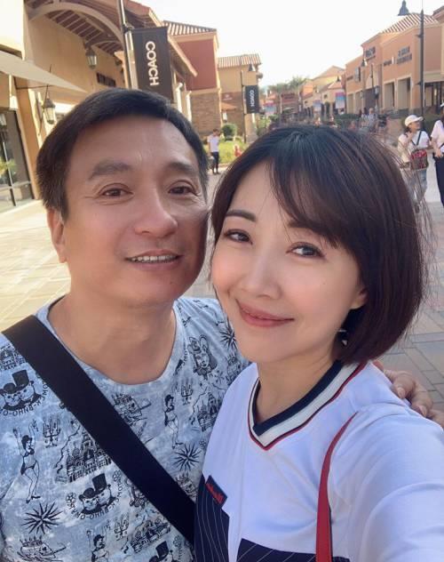 一员肌肉猛将|48岁余皓然与女儿同框像姐妹，身材保持姣好，坦言冻龄秘诀共16字