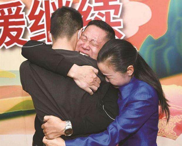 陈岚|陈岚痛批孙卓养父母“混账东西”，3个问题直戳痛点，获网友力挺