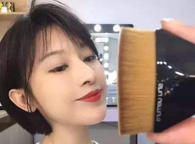 淡妆|女人再忙也别忘记：出门尽量化“淡妆”，教你正确顺序，简单漂亮