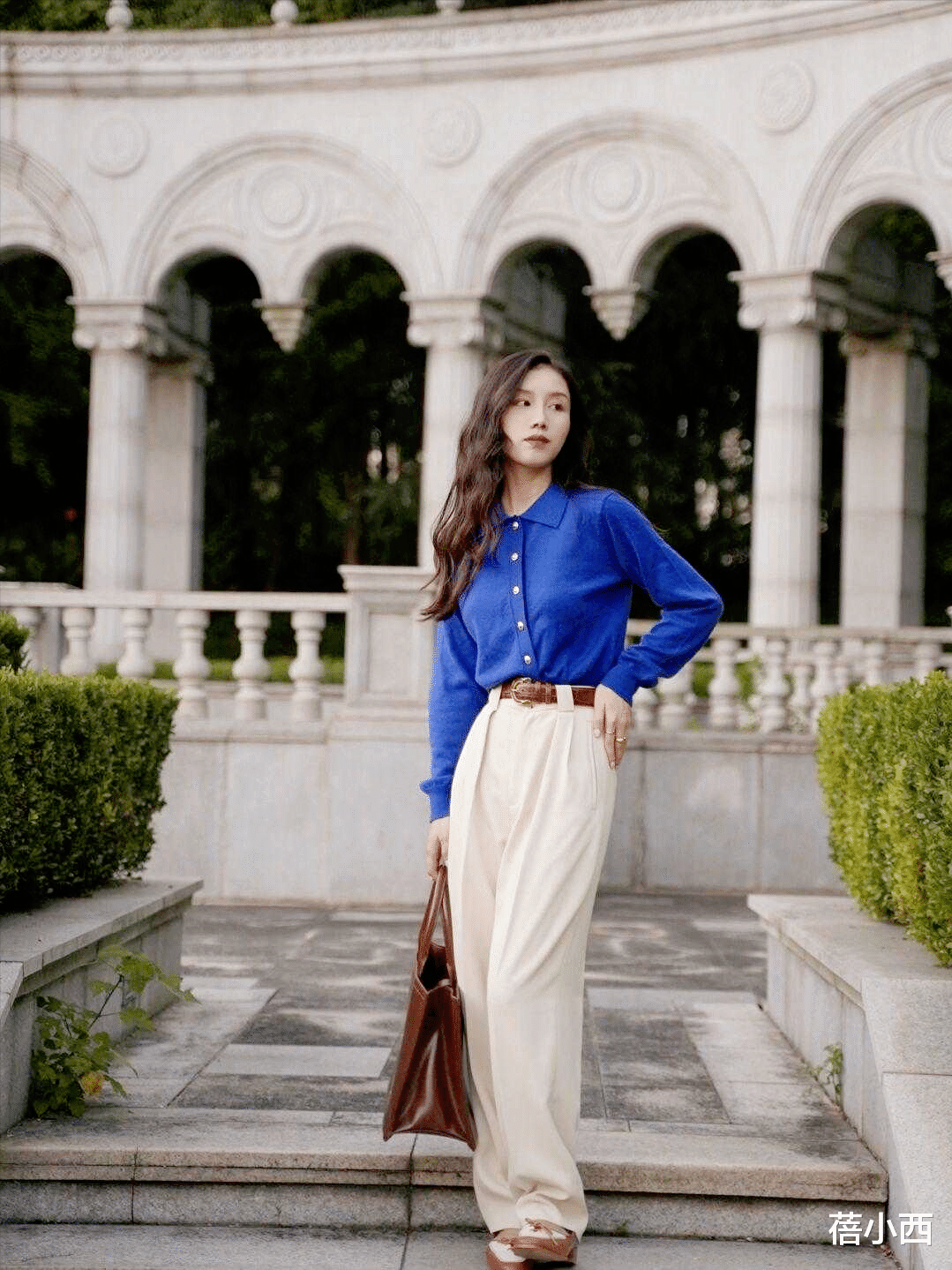 蓓小西 阔腿裤早就out了，今年流行“锥形裤”，搭配针织衫、西装真时髦