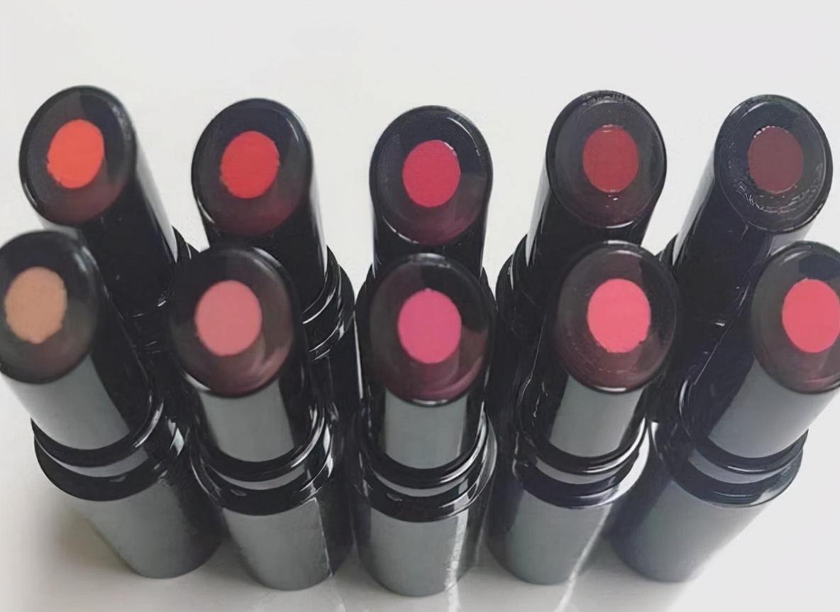 豇豆 超高人气的口红推荐：这些口红不易沾杯还很补水，李佳琦很推荐