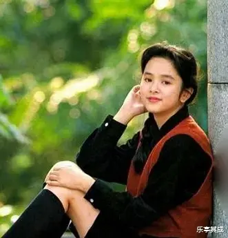 林志颖|林志颖追她三年被拒，事业巅峰时选择退圈嫁富豪，如今生活窘迫变大妈