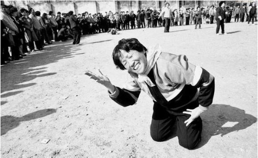 乐乐鲸 江苏街道上惊现孙悟空，大师兄坐车顶巡街，交警：这，怎么处理？